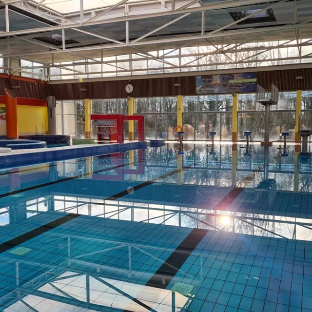 Sportschwimmbecken