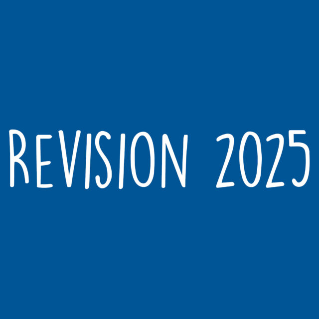 Blaue Fläche mit weißem Text: Revision 2025