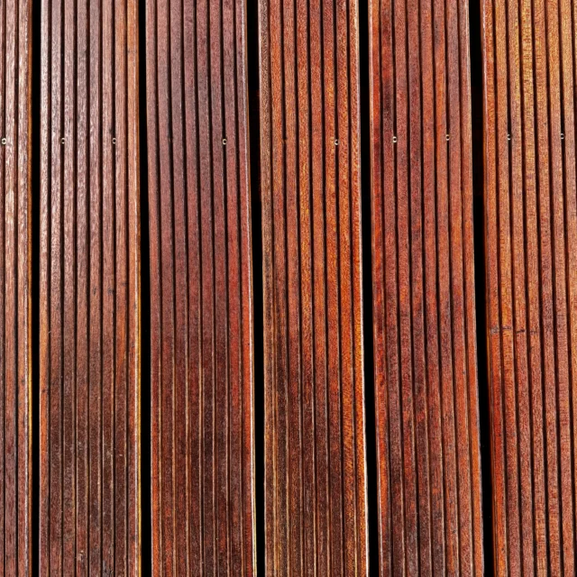 Eingeöltes Holz